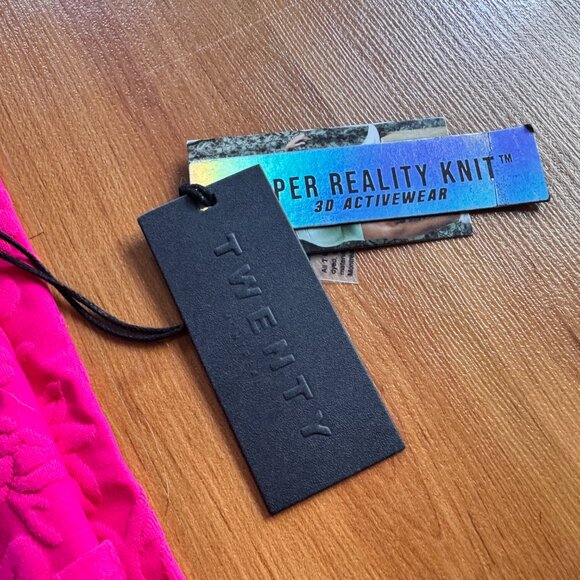 M BNWT textured hot pink leggings with pockets. Twenty Montreal - Picture 5 of 5